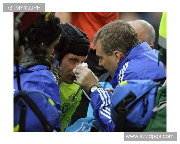 足球明星佩戴头套的原因解析与其对比赛表现的影响探讨 足球明星佩戴头套的原因解析与其对比赛表现的影响探讨