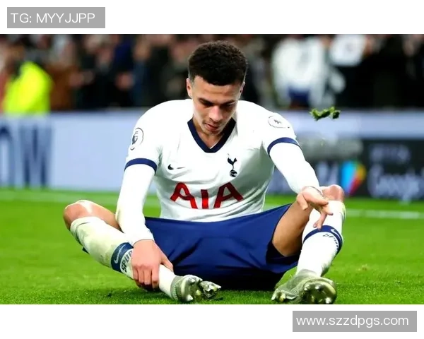 足球明星的辉煌与落寞人生:从巅峰到低谷的真实故事与反思 足球明星的辉煌与落寞人生:从巅峰到低谷的真实故事与反思